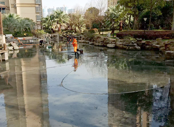 新乡景观池淤泥清理