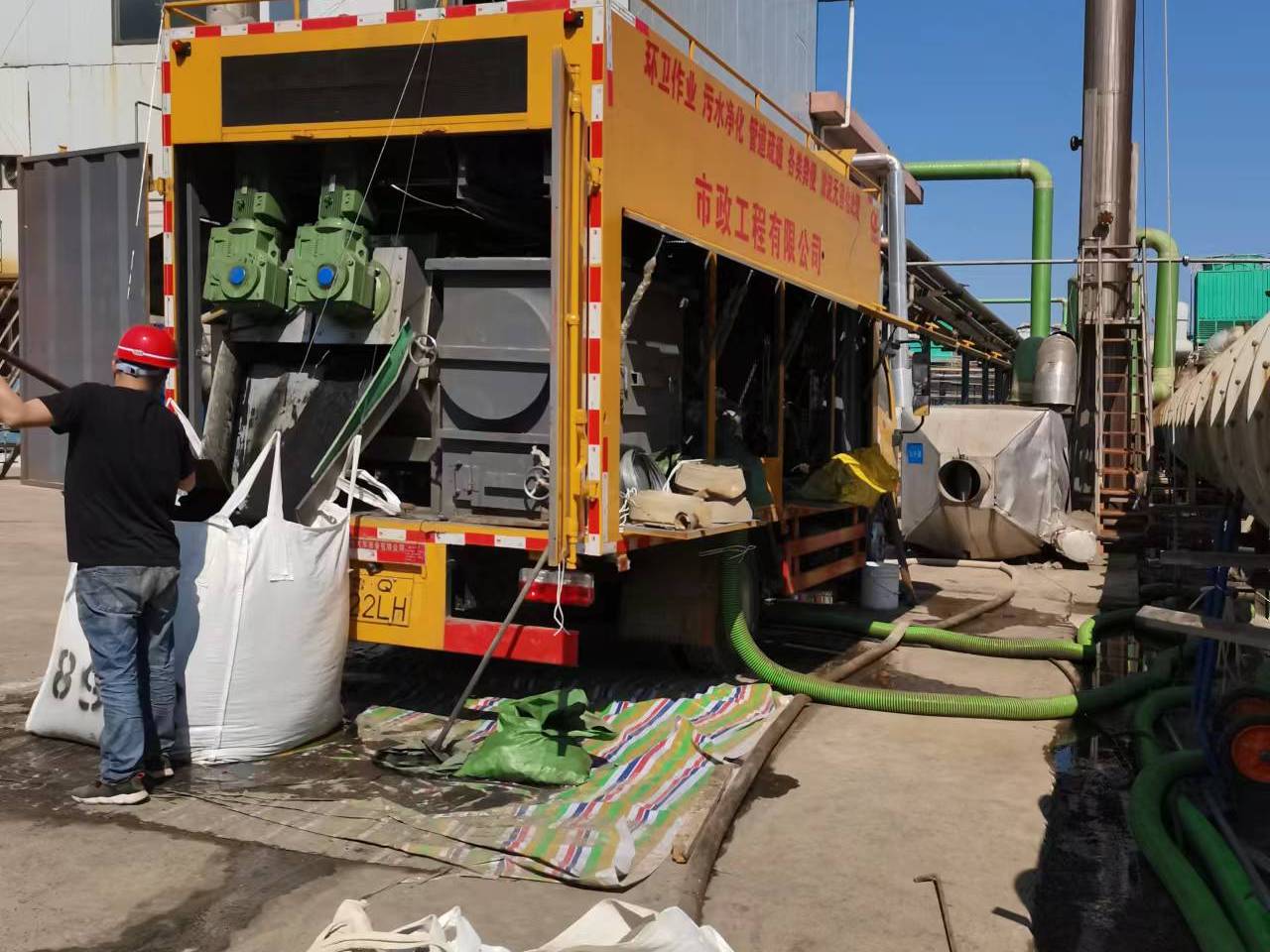 新乡淤泥压干处理